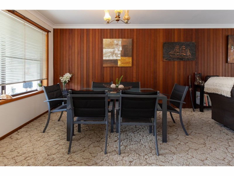 8 De Lore Crescent, Tuncurry NSW 2428