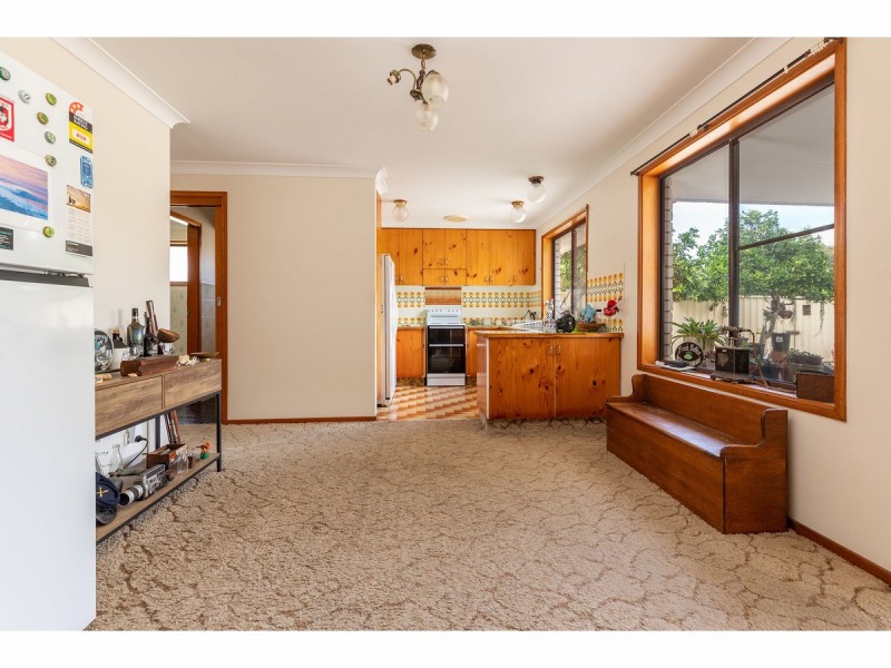 8 De Lore Crescent, Tuncurry NSW 2428