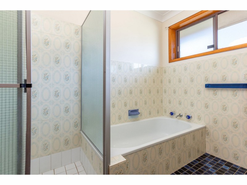 8 De Lore Crescent, Tuncurry NSW 2428