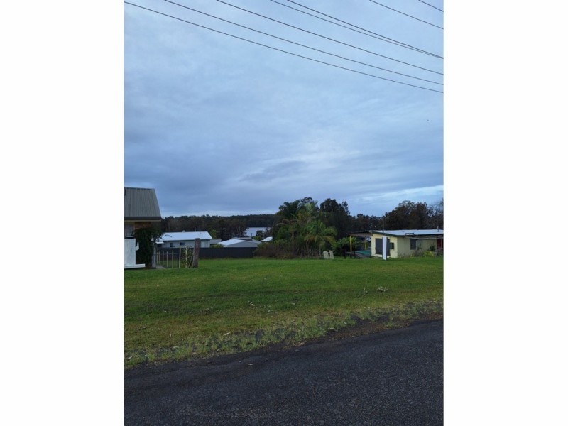 6 Warralong Street, Coomba Park NSW 2428