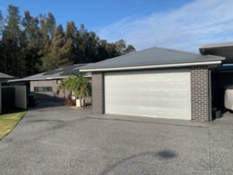 16 Laguna Court, Black Head NSW 2430