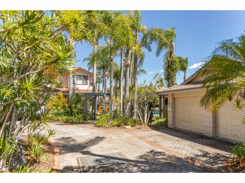 16/2 James Foster Drive, Black Head NSW 2430