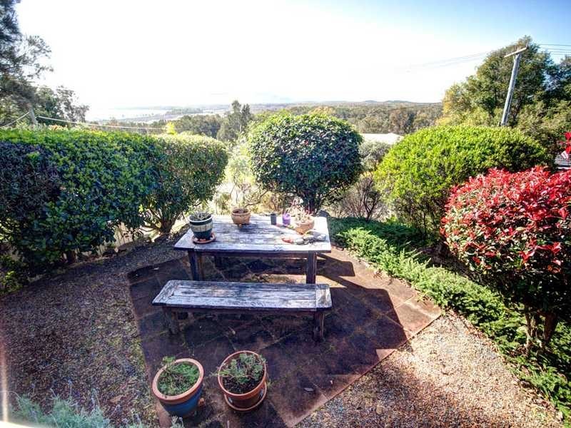 11 Lucas Avenue, Green Point NSW 2428