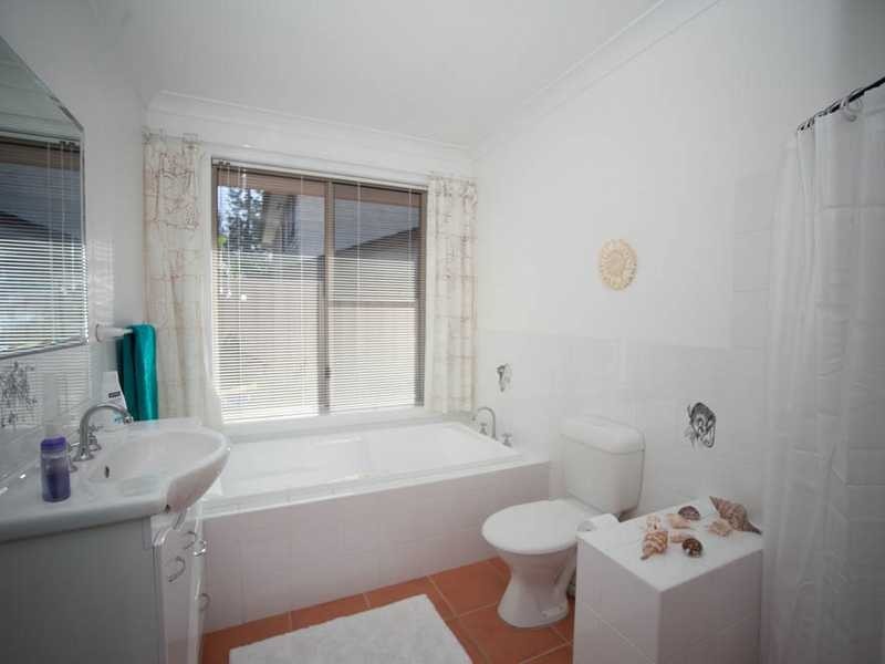 11 Lucas Avenue, Green Point NSW 2428