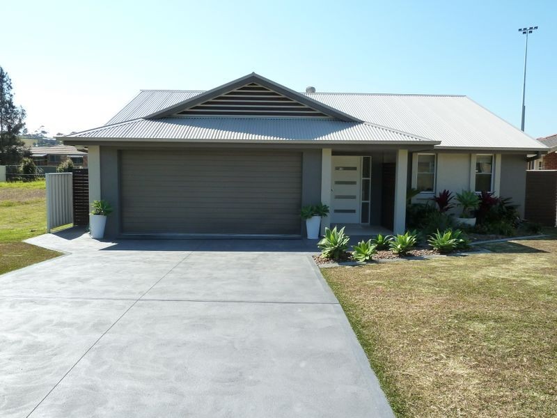 6 Laguna Court, Hallidays Point NSW 2430