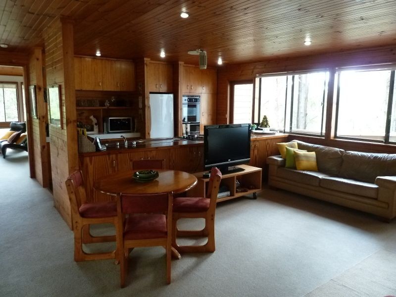 6 Woodlands Drive, Hallidays Point NSW 2430