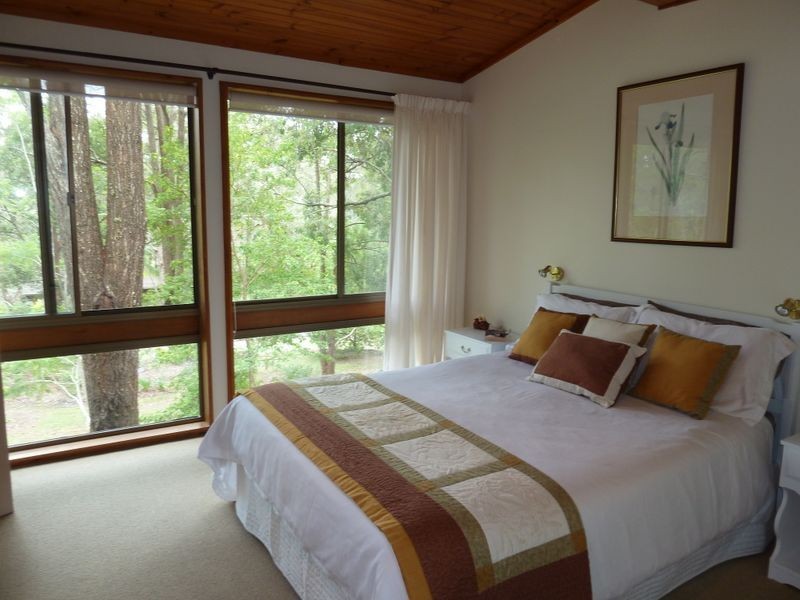 6 Woodlands Drive, Hallidays Point NSW 2430