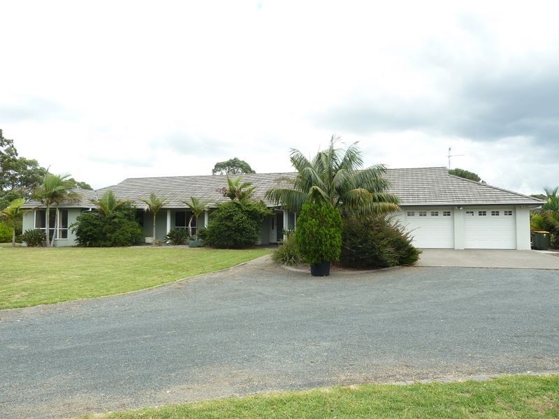 8 Fleeting Place, Tuncurry NSW 2428