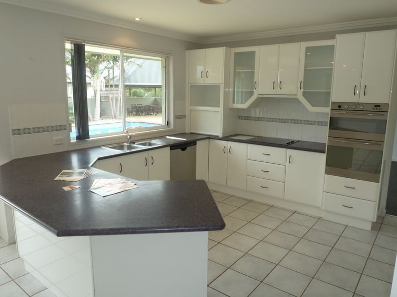 8 Fleeting Place, Tuncurry NSW 2428