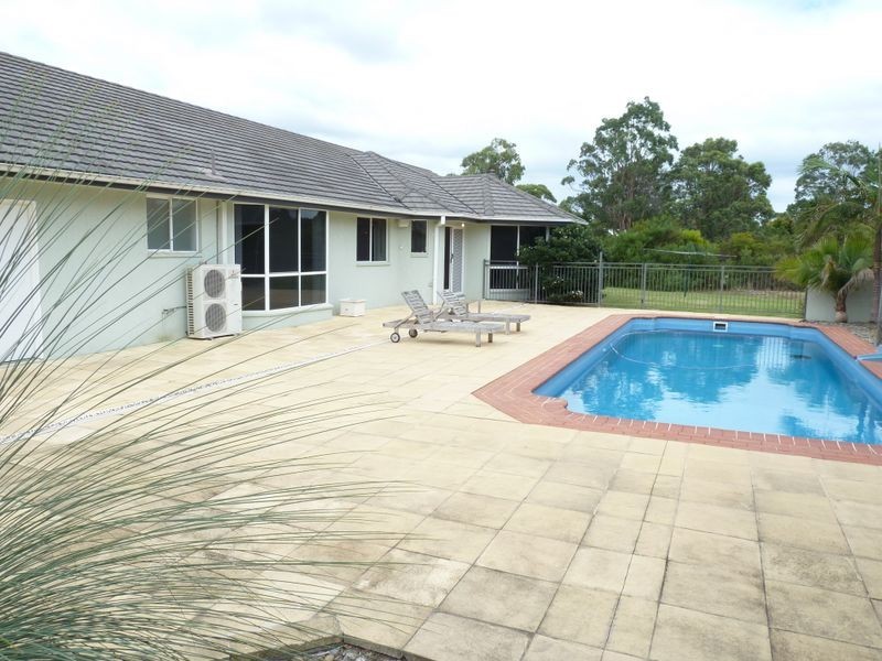 8 Fleeting Place, Tuncurry NSW 2428