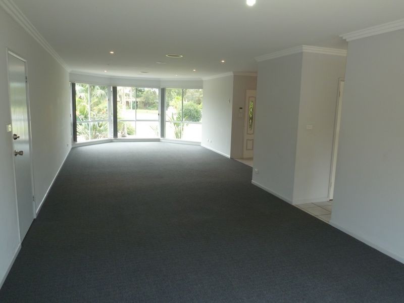 8 Fleeting Place, Tuncurry NSW 2428