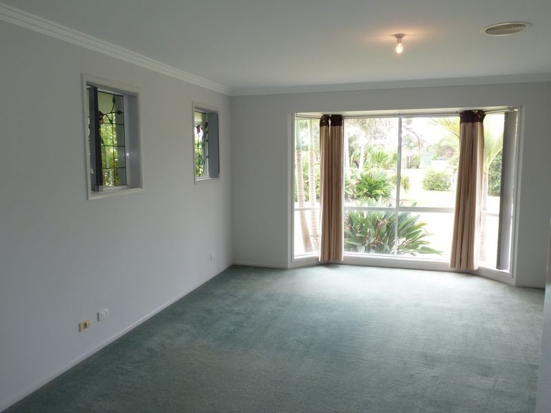 8 Fleeting Place, Tuncurry NSW 2428