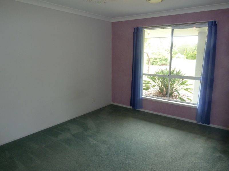 8 Fleeting Place, Tuncurry NSW 2428