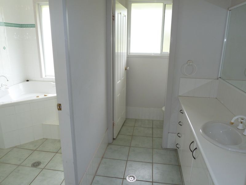 8 Fleeting Place, Tuncurry NSW 2428