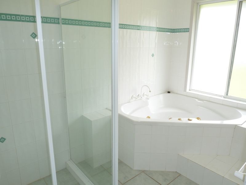 8 Fleeting Place, Tuncurry NSW 2428