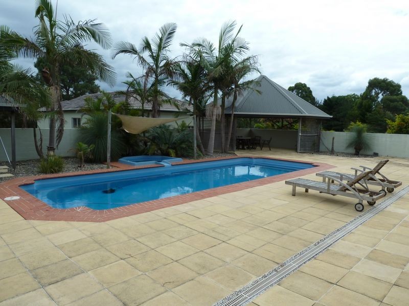 8 Fleeting Place, Tuncurry NSW 2428