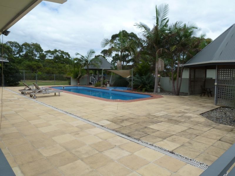 8 Fleeting Place, Tuncurry NSW 2428