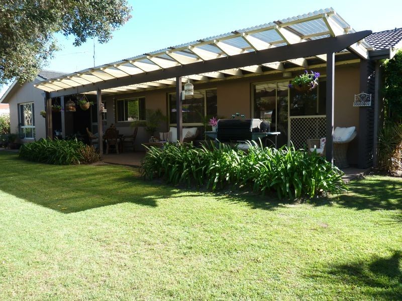 8 Palmway Crescent, Tuncurry NSW 2428