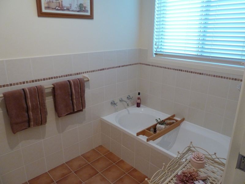 8 Palmway Crescent, Tuncurry NSW 2428