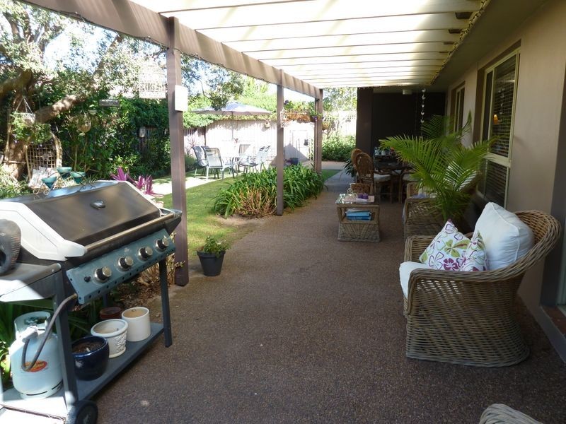 8 Palmway Crescent, Tuncurry NSW 2428