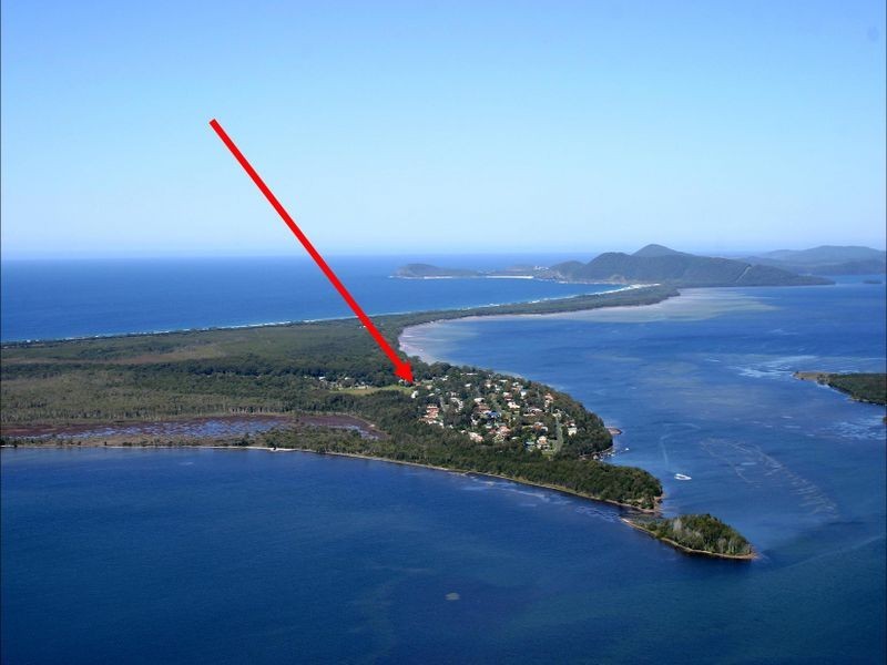 100 Seabreeze Parade, Green Point NSW 2428