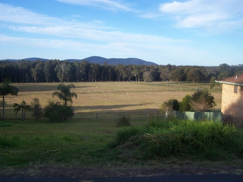 100 Seabreeze Parade, Green Point NSW 2428