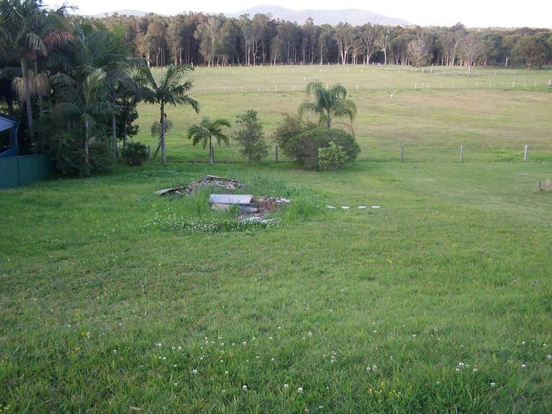 100 Seabreeze Parade, Green Point NSW 2428
