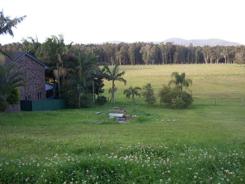100 Seabreeze Parade, Green Point NSW 2428