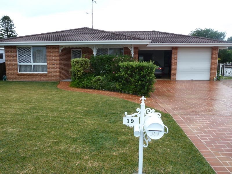 19 Christian Crescent, Forster NSW 2428