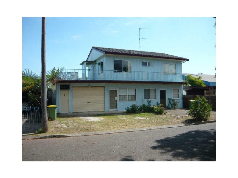 1/2 Manning Lane, Tuncurry NSW 2428