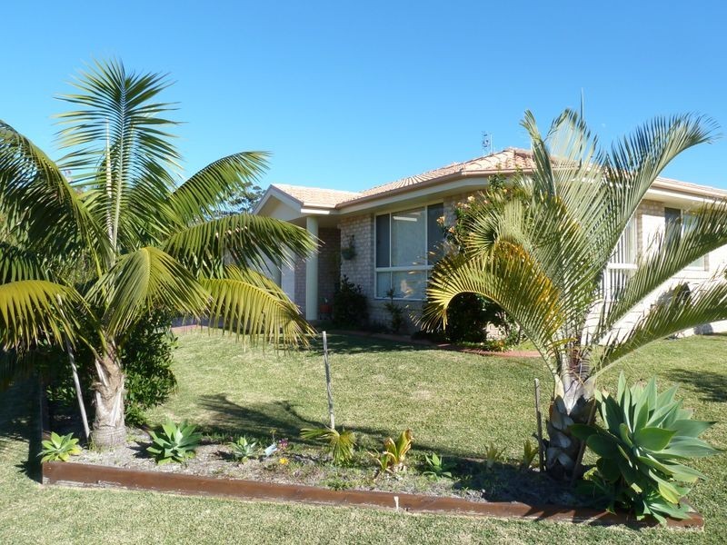 1/3 Ballingal Way, Forster NSW 2428