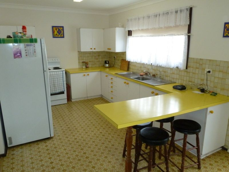 4 Stewart Parade, Tuncurry NSW 2428