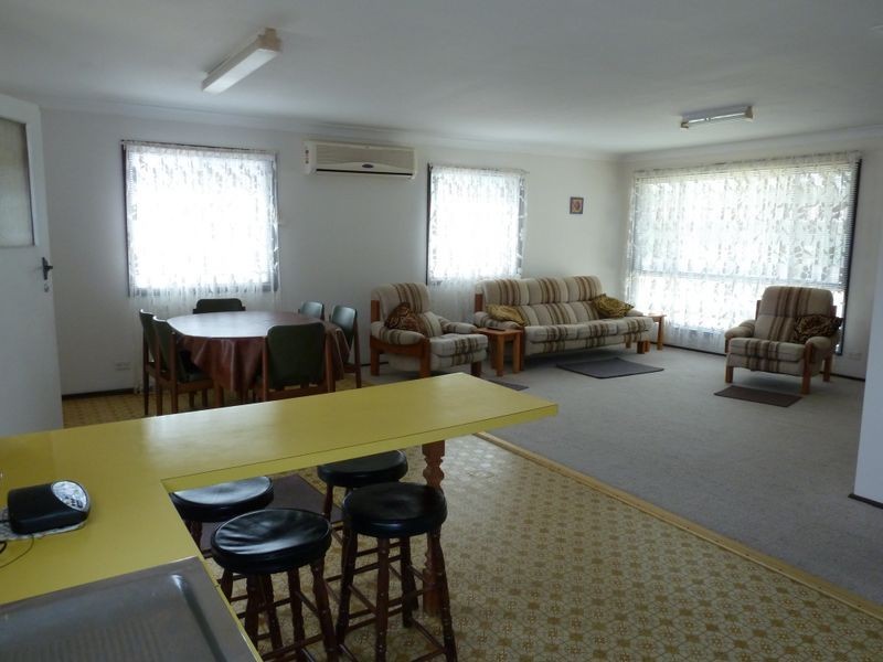4 Stewart Parade, Tuncurry NSW 2428