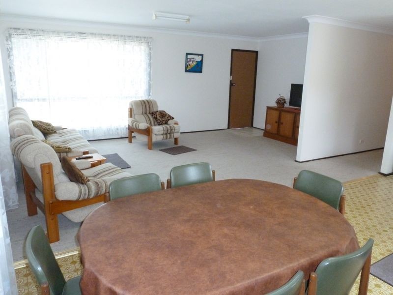 4 Stewart Parade, Tuncurry NSW 2428