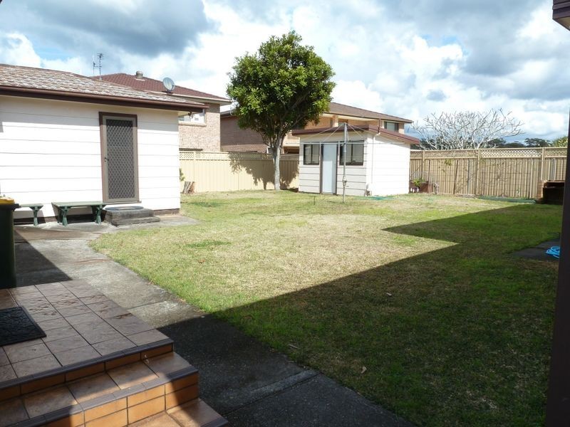 4 Stewart Parade, Tuncurry NSW 2428