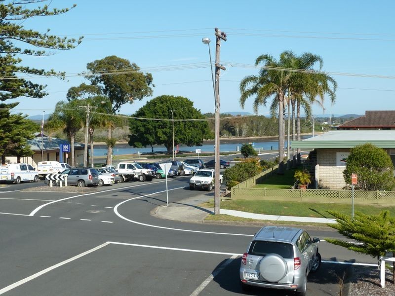 1/11-13 Lake Street, Forster NSW 2428