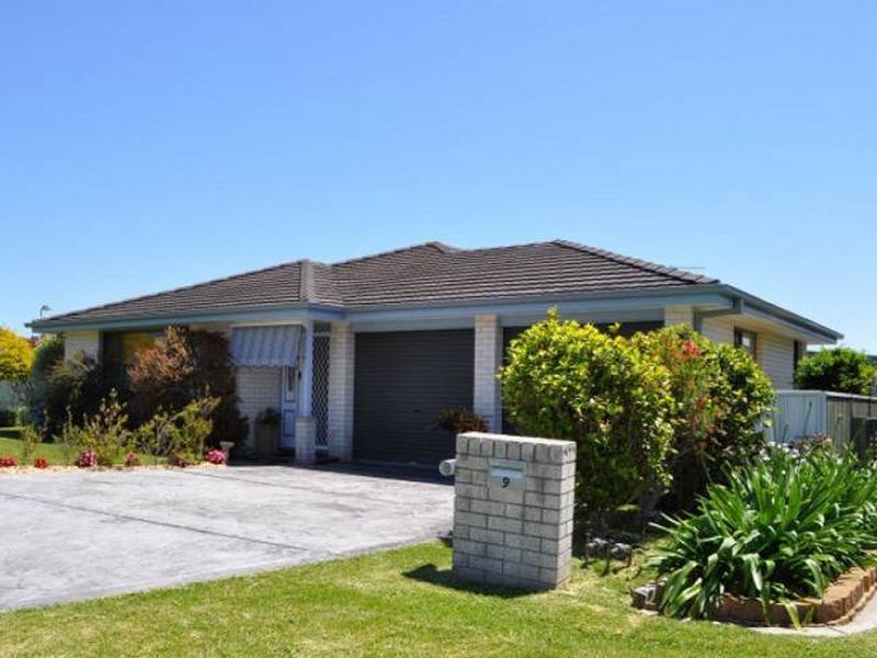 2/9 Akala Avenue, Forster NSW 2428