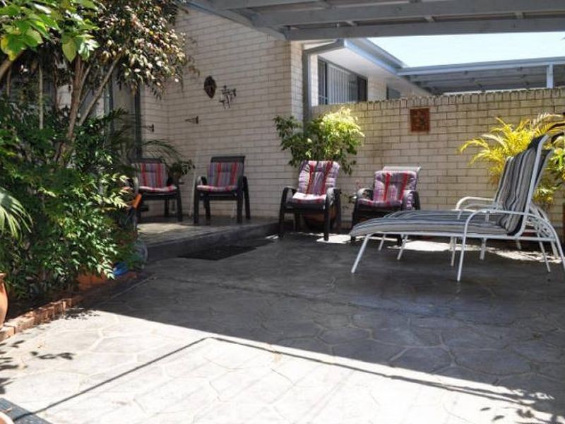 2/9 Akala Avenue, Forster NSW 2428