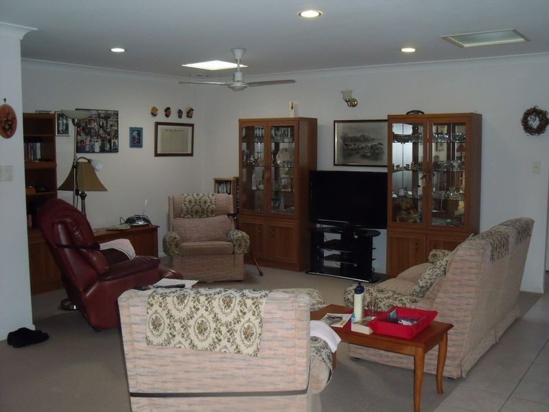 2/10 Oasis Parade, Tuncurry NSW 2428
