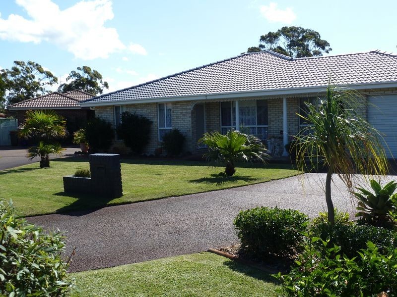2 Pacific Parade, Tuncurry NSW 2428