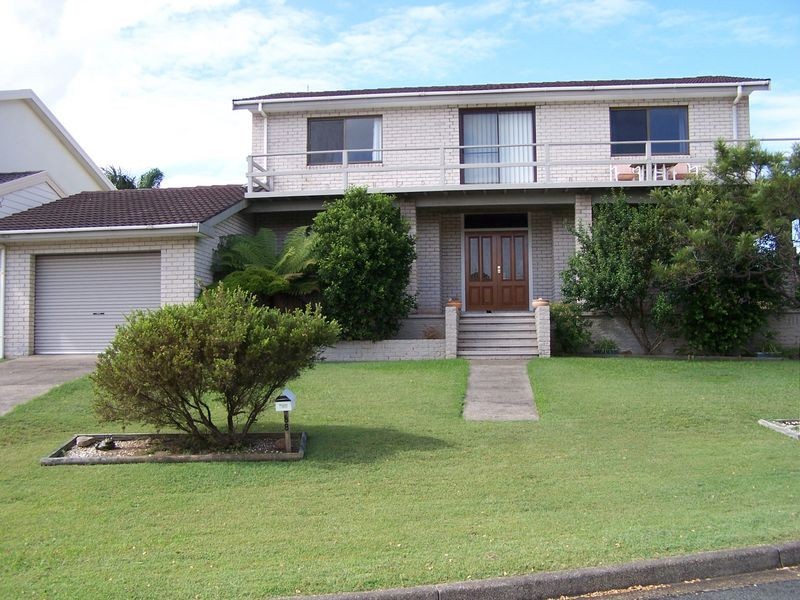 88 Lakeview Crescent, Forster NSW 2428