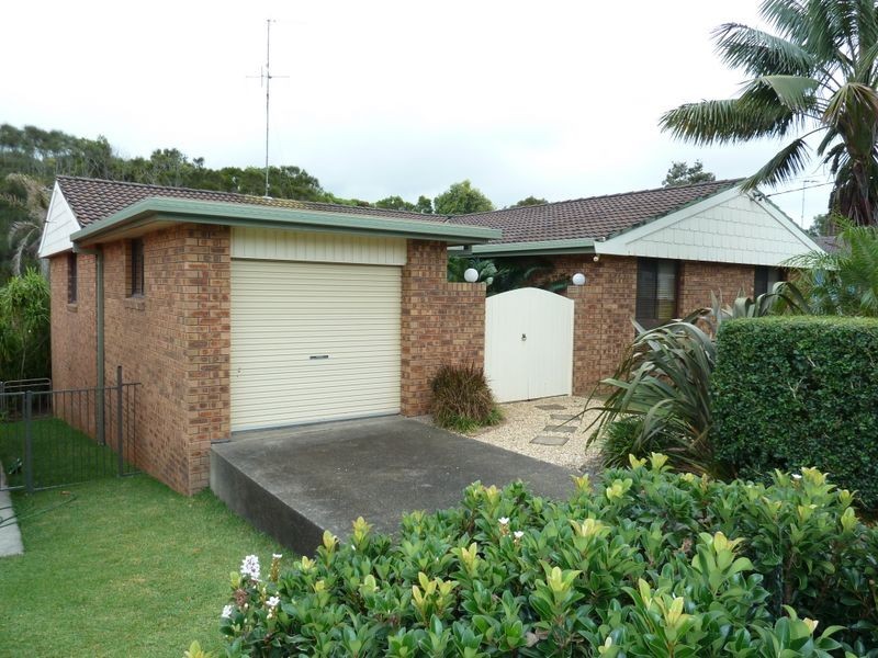 13 Burrawan Crescent, Forster NSW 2428