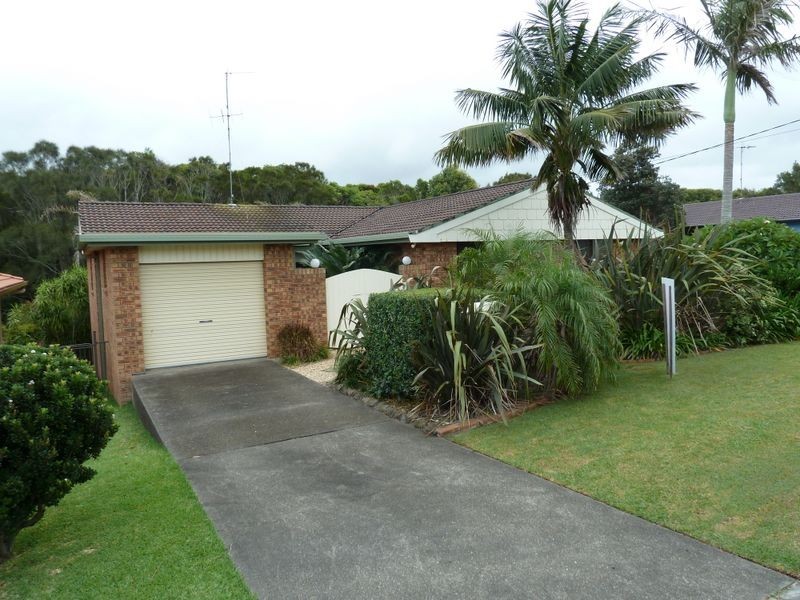 13 Burrawan Crescent, Forster NSW 2428
