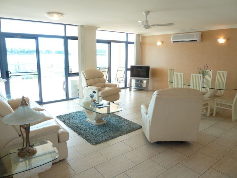 2/7-11 Wharf Street ‘Solaire’, Tuncurry NSW 2428