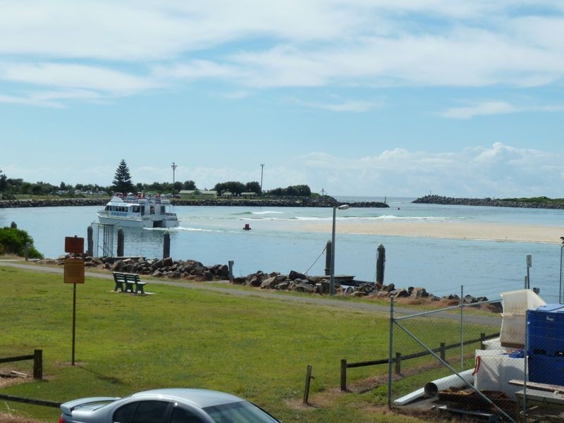 2/7-11 Wharf Street ‘Solaire’, Tuncurry NSW 2428