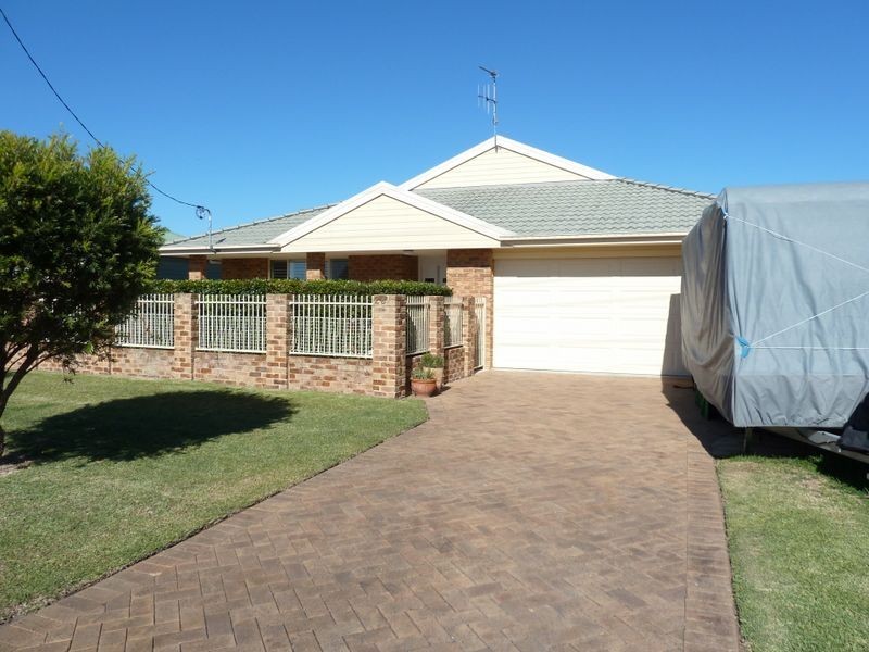 26 South St, Tuncurry NSW 2428