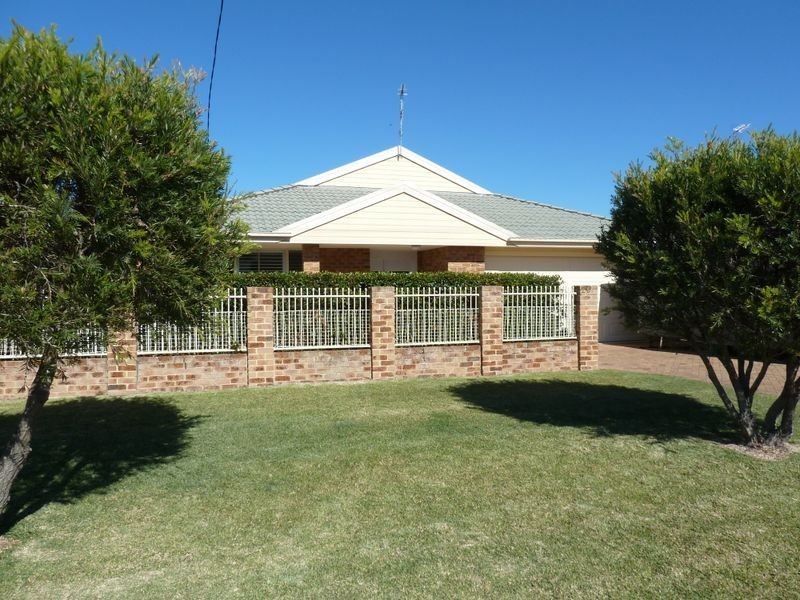 26 South St, Tuncurry NSW 2428