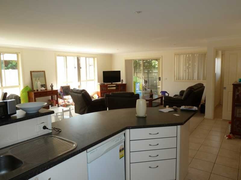 2/31 Amanda Cres, Forster NSW 2428