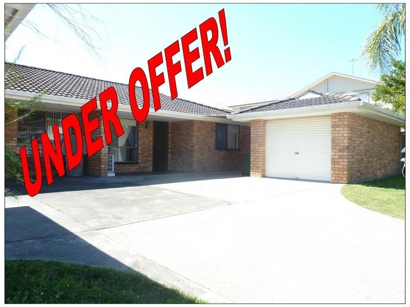 2/3 Fairway Crescent, Forster NSW 2428