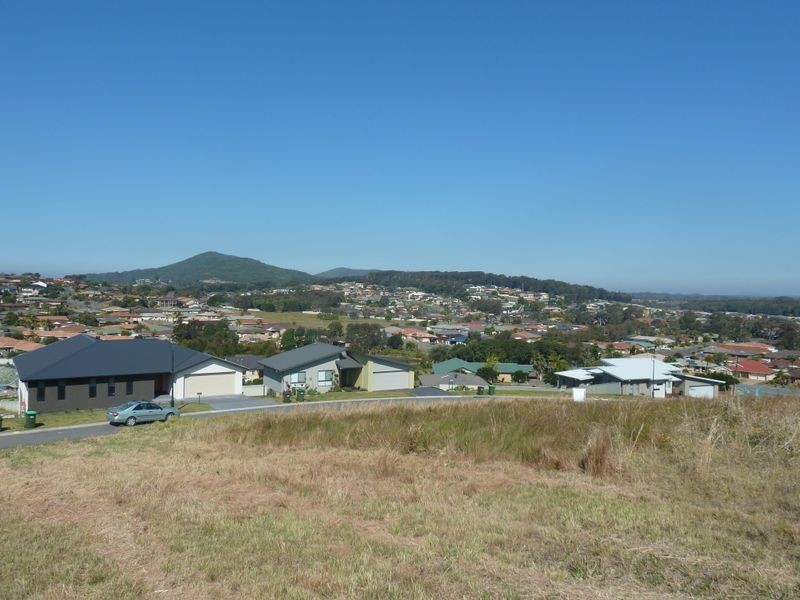 11 Manara Crescent, Forster NSW 2428